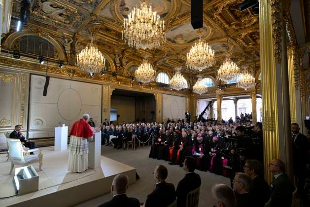 POPE LEO XIV - MEETING WITH AUTHORITIES - ELYSEE PALACE France, Paris, Vatican, 2026 9 25 Meeting with Authorities, Civil Society and the Diplomatic Corps at the Elysee Palace. Pope Leo XIV during his apostolic journey to France. EDITORIAL USE ONLY - NO BOOKS Copyright: xVATICANxMEDIA xCatholicxPressxPhotox