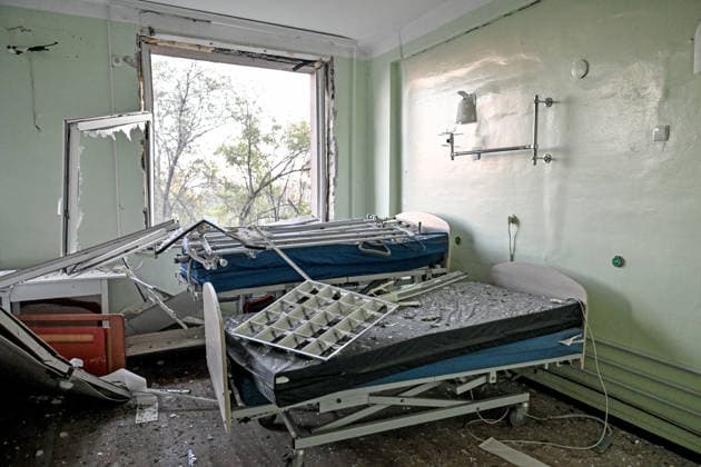 Glass shards and the rubble cover beds and the floor in a ward inside a medical centre damaged by a Russian drone strike, Zaporizhzhia, Ukraine, September 25, 2026. Early on Friday, September 25, Russian drones attacked the southeastern city, injuring one person and setting fire to the medical centre. (Photo by Dmytro Smolienko Ukrinform) Russian drones attack medical centre in Zaporizhzhia  Copyright: xDmytroxSmolienkox