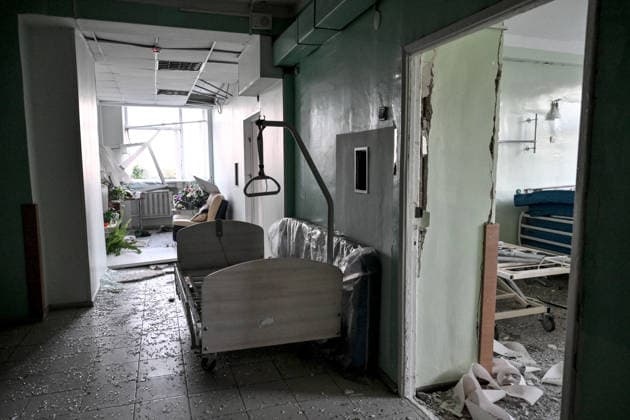 A bed is in the corridor of a medical centre damaged by a Russian drone strike, Zaporizhzhia, Ukraine, September 25, 2026. Early on Friday, September 25, Russian drones attacked the southeastern city, injuring one person and setting fire to the medical centre. (Photo by Dmytro Smolienko Ukrinform) Russian drones attack medical centre in Zaporizhzhia  Copyright: xDmytroxSmolienkox