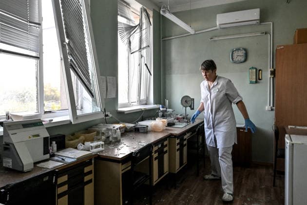A healthcare provider stays in the room damaged by a Russian drone strike on a medical centre in Zaporizhzhia, Ukraine, September 25, 2026. Early on Friday, September 25, Russian drones attacked the southeastern city, injuring one person and setting fire to the medical centre. (Photo by Dmytro Smolienko Ukrinform) Russian drones attack medical centre in Zaporizhzhia  Copyright: xDmytroxSmolienkox