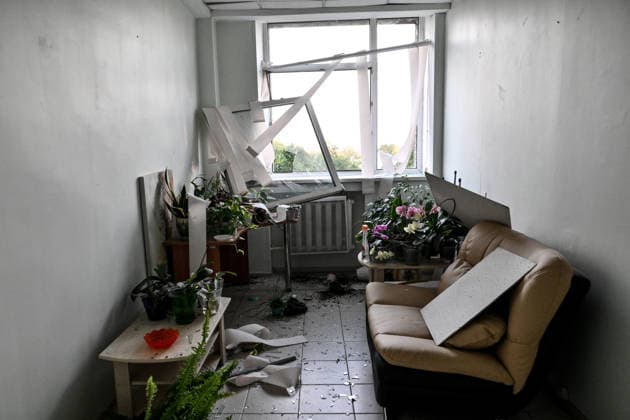 A window is shattered by a couch in the corridor of a medical centre damaged by a Russian drone strike, Zaporizhzhia, Ukraine, September 25, 2026. Early on Friday, September 25, Russian drones attacked the southeastern city, injuring one person and setting fire to the medical centre. (Photo by Dmytro Smolienko Ukrinform) Russian drones attack medical centre in Zaporizhzhia  Copyright: xDmytroxSmolienkox