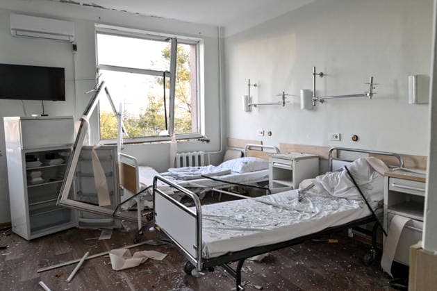 Glass shards and the rubble cover beds and the floor in a ward inside a medical centre damaged by a Russian drone strike, Zaporizhzhia, Ukraine, September 25, 2026. Early on Friday, September 25, Russian drones attacked the southeastern city, injuring one person and setting fire to the medical centre. (Photo by Dmytro Smolienko Ukrinform) Russian drones attack medical centre in Zaporizhzhia  Copyright: xDmytroxSmolienkox