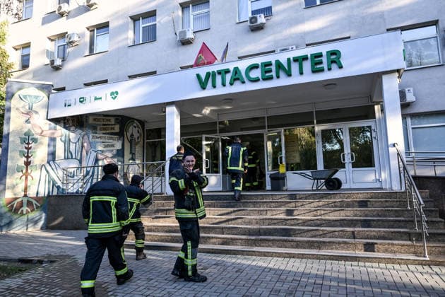 Rescuers work at a medical centre damaged by a Russian drone strike, Zaporizhzhia, Ukraine, September 25, 2026. Early on Friday, September 25, Russian drones attacked the southeastern city, injuring one person and setting fire to the medical centre. (Photo by Dmytro Smolienko Ukrinform) Russian drones attack medical centre in Zaporizhzhia  Copyright: xDmytroxSmolienkox