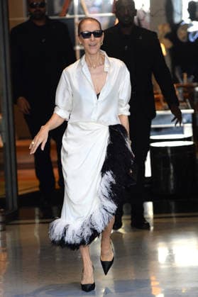 Céline Dion is greeted by her fans as she leaves the Royal Monceau hotel, before heading to the Plenitude Arena at Paris La Défense in Paris, France, on September 25, 2026 Clément Prioli Bestimage Céline Dion is cheered by fans as she leaves the Royal Monceau hotel, before heading to the Plenitude Arena at Paris La Défense in Paris, France, on September 25, 2026 Paris France  Copyright: xClÃ mentxPrioli BestimagexClÃ mentxPrioli Bestimagex
