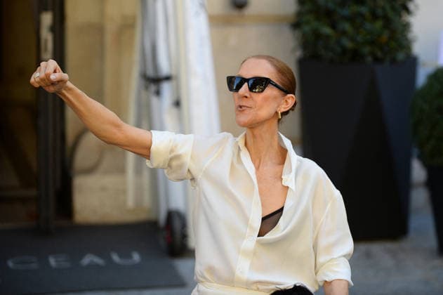 Céline Dion is greeted by her fans as she leaves the Royal Monceau hotel, before heading to the Plenitude Arena at Paris La Défense in Paris, France, on September 25, 2026 Clément Prioli Bestimage Céline Dion is cheered by fans as she leaves the Royal Monceau hotel, before heading to the Plenitude Arena at Paris La Défense in Paris, France, on September 25, 2026 Paris France  Copyright: xClÃ mentxPrioli BestimagexClÃ mentxPrioli Bestimagex