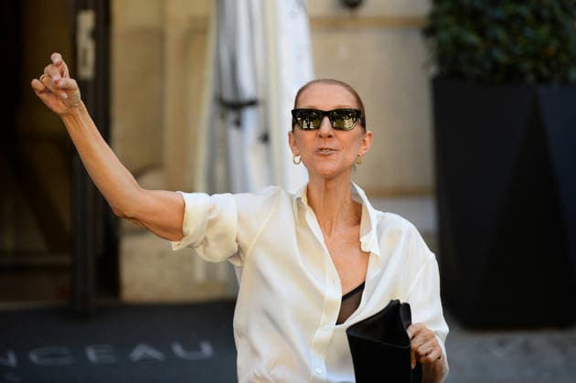 Céline Dion is greeted by her fans as she leaves the Royal Monceau hotel, before heading to the Plenitude Arena at Paris La Défense in Paris, France, on September 25, 2026 Clément Prioli Bestimage Céline Dion is cheered by fans as she leaves the Royal Monceau hotel, before heading to the Plenitude Arena at Paris La Défense in Paris, France, on September 25, 2026 Paris France  Copyright: xClÃ mentxPrioli BestimagexClÃ mentxPrioli Bestimagex