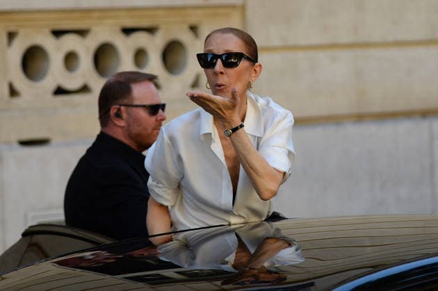 Céline Dion is greeted by her fans as she leaves the Royal Monceau hotel, before heading to the Plenitude Arena at Paris La Défense in Paris, France, on September 25, 2026 Clément Prioli Bestimage Céline Dion is cheered by fans as she leaves the Royal Monceau hotel, before heading to the Plenitude Arena at Paris La Défense in Paris, France, on September 25, 2026 Paris France  Copyright: xClÃ mentxPrioli BestimagexClÃ mentxPrioli Bestimagex