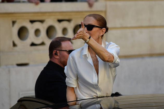 Céline Dion is greeted by her fans as she leaves the Royal Monceau hotel, before heading to the Plenitude Arena at Paris La Défense in Paris, France, on September 25, 2026 Clément Prioli Bestimage Céline Dion is cheered by fans as she leaves the Royal Monceau hotel, before heading to the Plenitude Arena at Paris La Défense in Paris, France, on September 25, 2026 Paris France  Copyright: xClÃ mentxPrioli BestimagexClÃ mentxPrioli Bestimagex