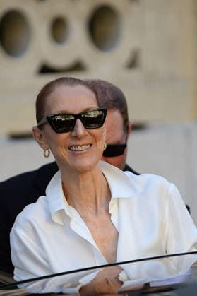 Céline Dion is greeted by her fans as she leaves the Royal Monceau hotel, before heading to the Plenitude Arena at Paris La Défense in Paris, France, on September 25, 2026 Clément Prioli Bestimage Céline Dion is cheered by fans as she leaves the Royal Monceau hotel, before heading to the Plenitude Arena at Paris La Défense in Paris, France, on September 25, 2026 Paris France  Copyright: xClÃ mentxPrioli BestimagexClÃ mentxPrioli Bestimagex