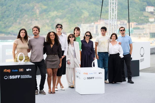 September 25, 2026, Donostia San Sebastian, Euskadi, Spain: Raul Arevalo, Laia Marull, Isabel Peo±a, Omar Ayuso, Eduardo Villanueva Diez, Elena Martin Gimeno, Sandra Romero Acevedo, Valentina Vidal attended El Castillo Photocall during 74th San Sebastian International Film Festival at Kursaal Palace on September 25, 2026 in Donostia San Sebastian, Spain Donostia San Sebastian Spain - ZUMAg15_ 20260925_zaf_g15_005 Copyright: xJackxAbuinx