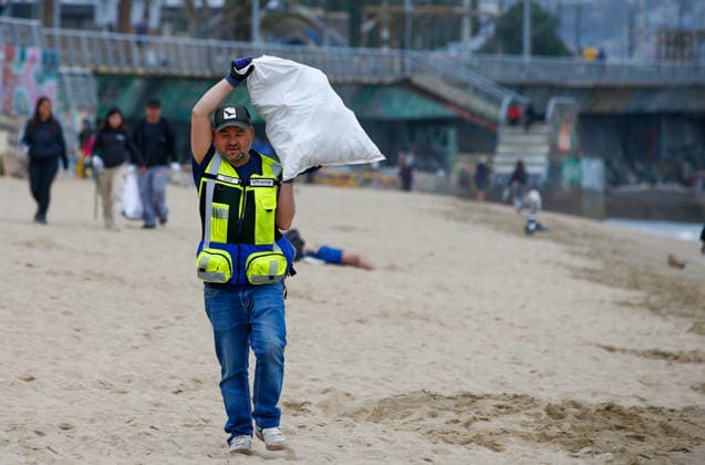 Valparaiso, September 25, 2026. With the participation of volunteers from educational institutions and public and private organizations, International Beach Cleanup Day will be commemorated with a trash and debris cleanup operation at Caleta Portales Beach, Manuel Lema Aton, Chile, Valparaiso, Chile Aton 1193981  Copyright: MANUELxLEMA ATONxCHILE