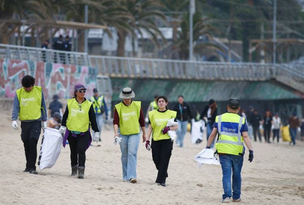 Valparaíso, September 25, 2026—With the participation of volunteers from educational institutions and public and private organizations, International Beach Cleanup Day will be commemorated with a trash and debris cleanup operation at Caleta Portales Beach, Manuel Lema Aton, Chile, Valparaiso, Chile Aton 1193976  Copyright: MANUELxLEMA ATONxCHILE