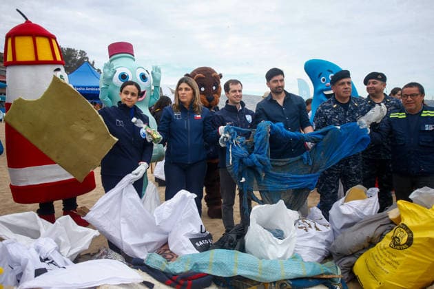 Valparaíso, September 25, 2026. With the participation of volunteers from educational institutions and public and private organizations, International Beach Cleanup Day will be commemorated with a trash and waste collection effort at Caleta Portales Beach, Manuel Lema Aton, Chile, Valparaiso, Chile Aton 1193977  Copyright: MANUELxLEMA ATONxCHILE
