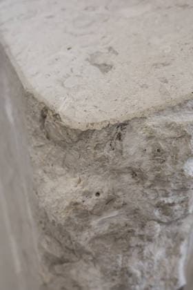 September 25, 2026, Verona, Italy: Details of marble seen during Marmomac 2026 at Veronafiere. The international trade fair brings together companies, professionals and industry operators, showcasing natural stone materials, technologies and new applications during the Marmomac 2026 at Veronafiere. Verona Italy  - ZUMAs197 20260925_aaa_s197_114 Copyright: xEmanuelexPennacchiox