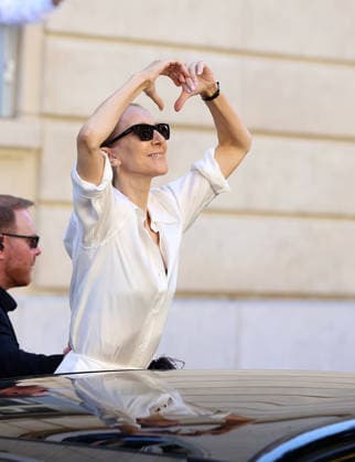 CÃ line Dion leaves her apartment in Paris for her show at the Plenitude Arena CÃ line Dion leaves her apartment in Paris for her show at the Plenitude Arena in Paris, France on september 25, 2026  Copyright: xDidierxFereyx