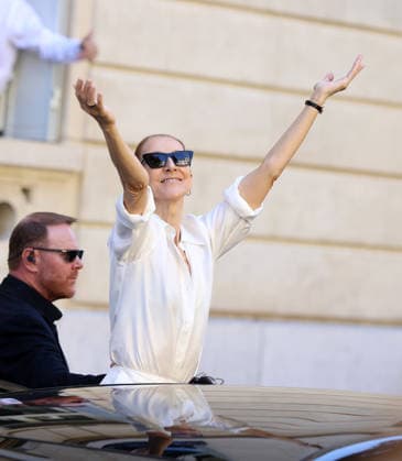 CÃ line Dion leaves her apartment in Paris for her show at the Plenitude Arena CÃ line Dion leaves her apartment in Paris for her show at the Plenitude Arena in Paris, France on september 25, 2026  Copyright: xDidierxFereyx