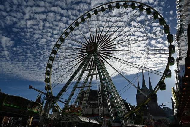 Erfurt Oktoberfest 2026 ** FOR EDITORIAL PURPOSES ONLY ** EDITORIAL USE ONLY ** p Opening of the 2026 Erfurt Oktoberfest under bright sunshine. On Friday afternoon, the 17-day folk festival kicked off on the historic Domplatz. The photo shows scenes from the first walk through the festival grounds against the backdrop of the Copyright: MarcoxSchmidt doc87r9a5gdvbsr5qcgkug ,EDITORIAL USE ONLY Copyright: MarcoxSchmidt