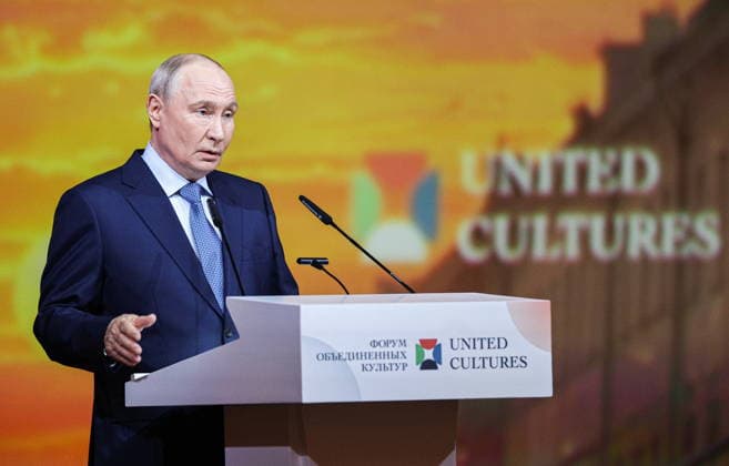 RUSSIA, ST PETERSBURG - SEPTEMBER 25, 2026: Vladimir Putin, President of Russia, addresses participants in the plenary session of the 2026 St Petersburg International United Cultures Forum at the General Staff Building of the State Hermitage Museum. Sofya Sandurskaya TASS  98310775