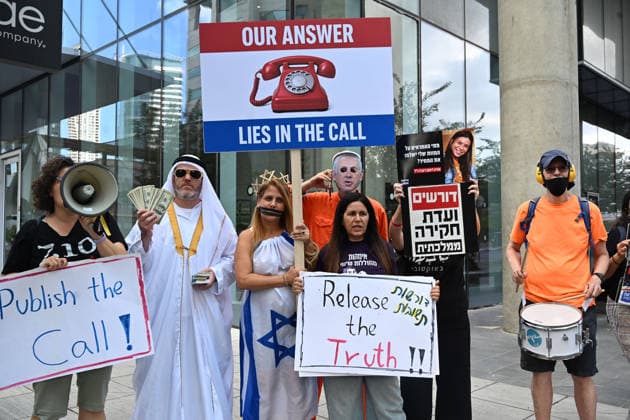 September 25, 2026, Tel-Aviv, Tel-Aviv, Israel: Protesters demonstrate outside the Embassy of the Netherlands, demanding answers regarding a phone call made on the morning of October 7, 2023...At approximately 9.00 a.m. on October 7, before arriving at the Kirya military headquarters in Tel Aviv, Prime Minister Benjamin Netanyahu reportedly chose to make his first call to a foreign leader Ã¢â‚¬ then-Dutch Prime Minister Mark Rutte. Tel-Aviv Israel  - ZUMAp227 20260925_zip_p227_001 Copyright: xPaulinaxPatimerx