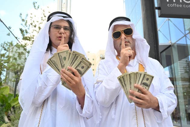 September 25, 2026, Tel-Aviv, Tel-Aviv, Israel: Protesters demonstrate outside the Embassy of the Netherlands, demanding answers regarding a phone call made on the morning of October 7, 2023...At approximately 9.00 a.m. on October 7, before arriving at the Kirya military headquarters in Tel Aviv, Prime Minister Benjamin Netanyahu reportedly chose to make his first call to a foreign leader Ã¢â‚¬ then-Dutch Prime Minister Mark Rutte. Tel-Aviv Israel  - ZUMAp227 20260925_zip_p227_002 Copyright: xPaulinaxPatimerx