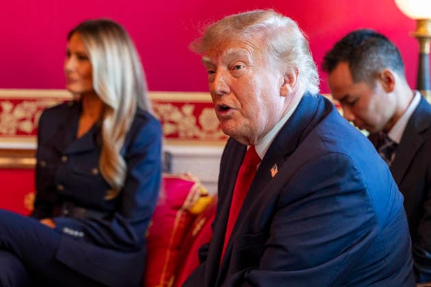 US President Trump and Chinese President Xi attend a tea at the White House Chinese President Xi Jinping, First Lady of China Peng Liyuan, First Lady Melania Trump and US President Donald J. Trump attend a tea in the Red Room at the White House in Washington, DC, USA, 25 September 2026. President Xi’s three-day state visit is his first to DC in 11 years. WASHINGTON DISTRICT OF COLUMBIA United States  Copyright: xPool ABACAx