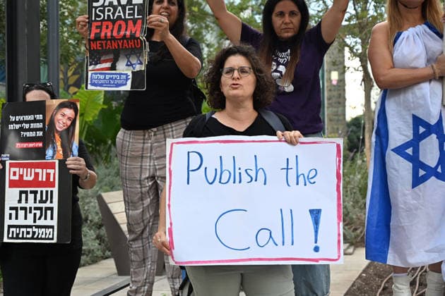 September 25, 2026, Tel-Aviv, Tel-Aviv, Israel: Protesters demonstrate outside the Embassy of the Netherlands, demanding answers regarding a phone call made on the morning of October 7, 2023...At approximately 9.00 a.m. on October 7, before arriving at the Kirya military headquarters in Tel Aviv, Prime Minister Benjamin Netanyahu reportedly chose to make his first call to a foreign leader Ã¢â‚¬ then-Dutch Prime Minister Mark Rutte. Tel-Aviv Israel  - ZUMAp227 20260925_zip_p227_005 Copyright: xPaulinaxPatimerx