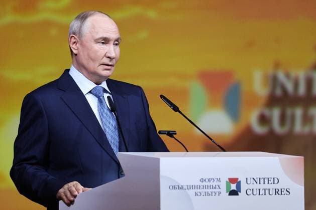 Russia Putin United Cultures Forum 9251227 25.09.2026 Russian President Vladimir Putin speaks during a plenary session of the 12th International United Cultures Forum at the General Staff Building of the State Hermitage Museum, in St. Petersburg, Russia. Sofia Sandurskaya Sputnik St. Petersburg Russia  Copyright: xSofiaxSandurskayax