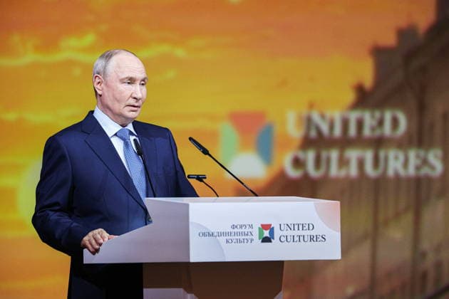RUSSIA, ST PETERSBURG - SEPTEMBER 25, 2026: Vladimir Putin, President of Russia, addresses participants in the plenary session of the 2026 St Petersburg International United Cultures Forum at the General Staff Building of the State Hermitage Museum St Petersburg Russia  - ZUMAt113 20260925_zaa_t113_449 Copyright: xSofyaxSandurskayax