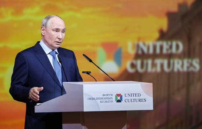 RUSSIA, ST PETERSBURG - SEPTEMBER 25, 2026: Vladimir Putin, President of Russia, addresses participants in the plenary session of the 2026 St Petersburg International United Cultures Forum at the General Staff Building of the State Hermitage Museum St Petersburg Russia  - ZUMAt113 20260925_zaa_t113_450 Copyright: xSofyaxSandurskayax