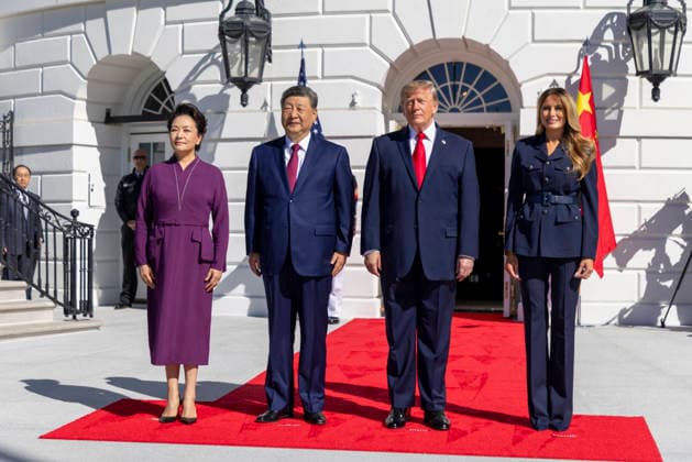 Chinese President Xi Jinping and his wife Peng Liyuan are greeted by President Donald Trump and First Lady Melania Trump as they arrive at the White House in Washington DC on Friday, September 25, 2026. Xi is on the final day of an official three-day state visit to the U.S.  WAX20260925723 SHAWNxTHEW