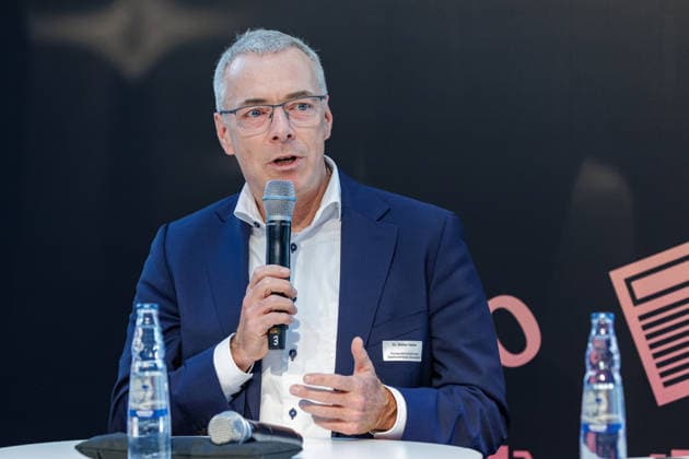 September 25, 2026, Düsseldorf: Dr. Stefan Dahm, CEO of Stadtsparkasse Düsseldorf, at the panel discussion Where Does Düsseldorf Stand on Its Path to Becoming a Culinary Capital? at the smoney hub of Stadtsparkasse Düsseldorf; smoney hub Stadtsparkasse, Berliner Allee, North Rhine-Westphalia, Germany