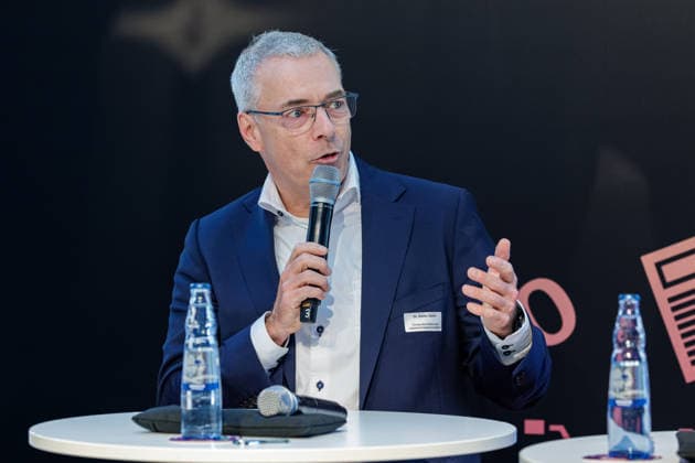 September 25, 2026, Düsseldorf: Dr. Stefan Dahm, CEO of Stadtsparkasse Düsseldorf, at the panel discussion Where Does Düsseldorf Stand on Its Path to Becoming a Culinary Capital? at the smoney hub of Stadtsparkasse Düsseldorf; smoney hub Stadtsparkasse, Berliner Allee, North Rhine-Westphalia, Germany