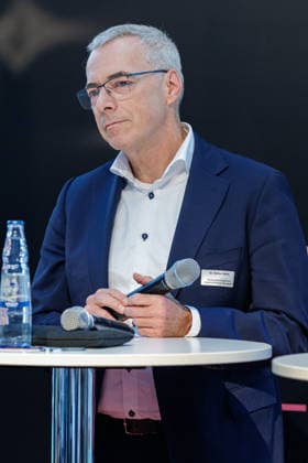 September 25, 2026, Düsseldorf: Dr. Stefan Dahm, CEO of Stadtsparkasse Düsseldorf, at the panel discussion Where Does Düsseldorf Stand on Its Path to Becoming a Culinary Capital? at the smoney hub of Stadtsparkasse Düsseldorf; smoney hub Stadtsparkasse, Berliner Allee, North Rhine-Westphalia, Germany