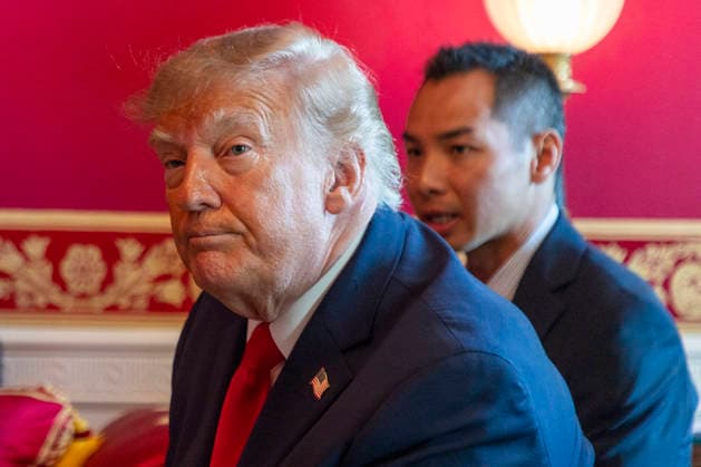 US President Trump and Chinese President Xi attend a tea at the White House US President Donald J. Trump delivers remarks during a tea with Chinese President Xi Jinping, First Lady of China Peng Liyuan and First Lady Melania Trump in the Red Room at the White House in Washington, DC, USA, 25 September 2026. President Xi’s three-day state visit is his first to DC in 11 years. WASHINGTON DISTRICT OF COLUMBIA United States  Copyright: xPool ABACAx