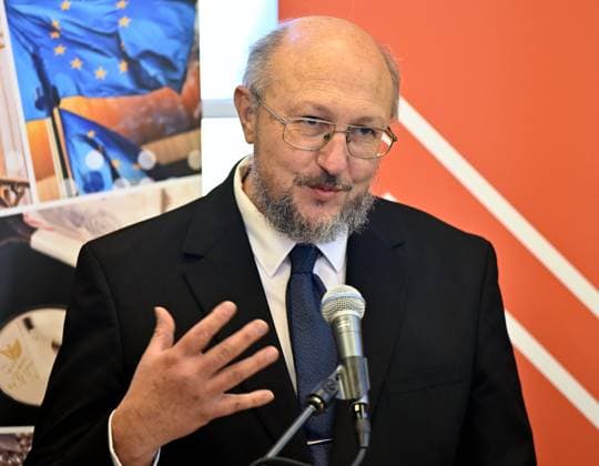 RECORD DATE NOT STATED Director general at Royal Observatory of Belgium, Ronald Van der Linden pictured during the unveiling of the Belgian 2-euro coin to mark the 50th anniversary of the National Geographic Institute (IGN) and the 200th anniversary of the Royal Observatory of Belgium (ORB), in Brussels, on Friday 25 September 2026.  ERICxLALMAND 187799319