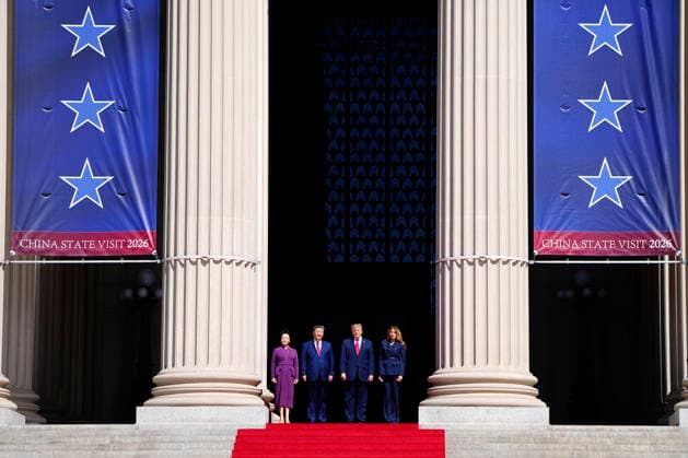 Chinese President Xi Jinping and his wife Peng Liyuan stand with President Donald Trump and First Lady Melania Trump as they arrive at the National Archives in Washington DC on Friday, September 25, 2026. Xi is on the final day of an official three-day state visit to the U.S.  WAP20260925704 BONNIExCASH