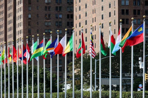 USA, NEW YORK New York City - SEPTEMBER 25, 2026: National flags fly outside the United Nations Headquarters in Manhattan during the 81st session of the UN General Assembly New York City USA  - ZUMAt113 20260925_zaa_t113_472 Copyright: xAlexanderxShcherbakx