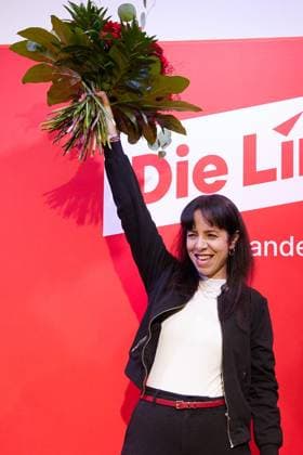 State Party Convention of the Left Party ** FOR EDITORIAL PURPOSES ONLY ** EDITORIAL USE ONLY ** p Elif Eralp, the Left Party’s top candidate for the House of Representatives election, is celebrated at her party’s state convention Germany Berlin Berlin Copyright JörgxCarstensen Copyright: JörgxCarstensen doc87ra3ng4y3qee54fl65 ,EDITORIAL USE ONLY Copyright: JörgxCarstensen