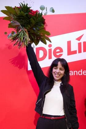 State Party Convention of the Left Party ** FOR EDITORIAL PURPOSES ONLY ** EDITORIAL USE ONLY ** p Elif Eralp, the Left Party’s top candidate for the House of Representatives election, is celebrated at her party’s state convention Germany Berlin Berlin Copyright JörgxCarstensen Copyright: JörgxCarstensen doc87ra3nunav41bu6wzl09 ,EDITORIAL USE ONLY Copyright: JörgxCarstensen