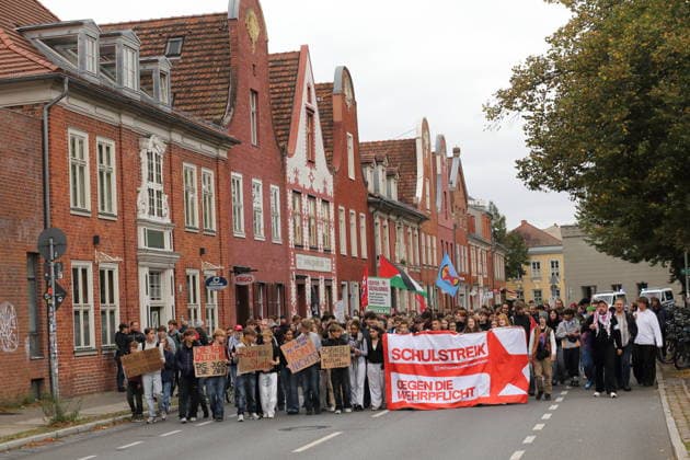 Protesters carrying a banner reading School Strike Against Conscription march down Kurfürstenstraße during a demonstration against conscription, Potsdam, September 25, 2026. School strike against conscription in Potsdam
