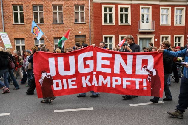 Protesters march down Kurfürstenstraße carrying a banner reading Youth That Fights during a demonstration against the draft, Potsdam, September 25, 2026. School strike against the draft in Potsdam