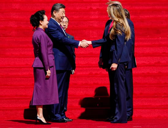 President Donald Trump and First Lady Melania Trump (R) shakes hands with Chinese President Xi Jinping and his wife Peng Liyuan as they depart the National Archives in Washington DC on Friday, September 25, 2026. Xi is on the final day of an official three-day state visit to the U.S.  WAP20260925727 BONNIExCASH