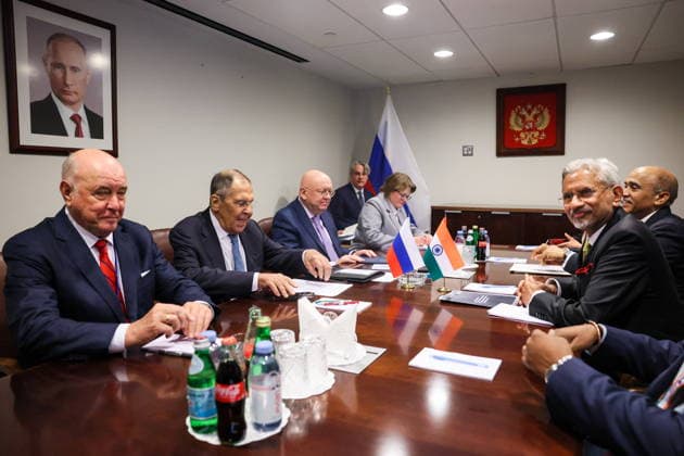 USA, NEW YORK New York City - SEPTEMBER 25, 2026: Russian Minister of Foreign Affairs Sergei Lavrov (2nd L) and his Indian counterpart Subrahmanyam Jaishankar (R) attend a meeting on the sidelines of the 2026 High-level Week as part of the 81st session of the UN General Assembly New York City USA  - ZUMAt113 20260925_zaa_t113_503 Copyright: xAlexanderxShcherbakx