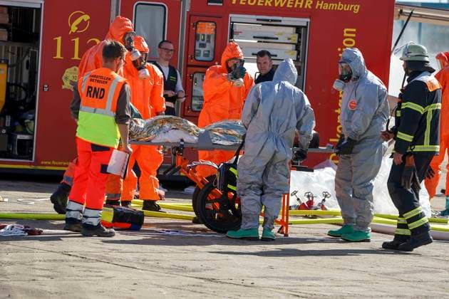 CNTV REDSTORM Bundeswehr Exercise Red Storm Charlie, Day 2 in Hamburg, September 25, 2026. On Day 2 of the Bundeswehr exercise Red Storm Charlie, a chemical accident was simulated in collaboration with the fire depa