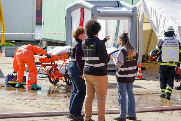 CNTV REDSTORM Bundeswehr Exercise Red Storm Charlie, Day 2 in Hamburg, September 25, 2026. On Day 2 of the Bundeswehr exercise Red Storm Charlie, a chemical accident was simulated in collaboration with the fire depa