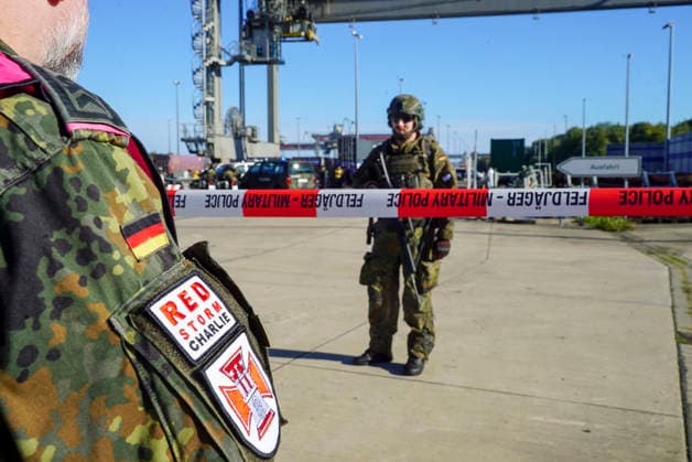 CNTV REDSTORM Bundeswehr Exercise Red Storm Charlie, Day 2 in Hamburg, September 25, 2026. On Day 2 of the Bundeswehr exercise Red Storm Charlie, a chemical accident was simulated in collaboration with the fire depa