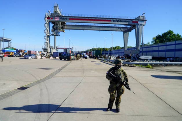 CNTV REDSTORM Bundeswehr Exercise Red Storm Charlie, Day 2 in Hamburg, September 25, 2026. On Day 2 of the Bundeswehr exercise Red Storm Charlie, a chemical accident was simulated in collaboration with the fire depa