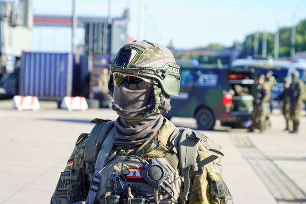 CNTV REDSTORM Bundeswehr Exercise Red Storm Charlie, Day 2 in Hamburg, September 25, 2026. On Day 2 of the Bundeswehr exercise Red Storm Charlie, a chemical accident was simulated in collaboration with the fire depa