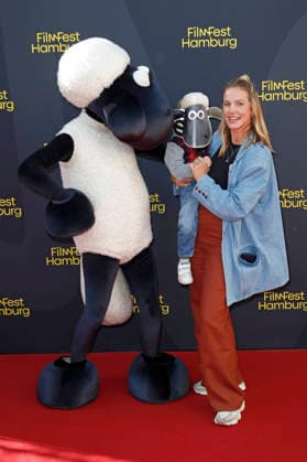 Svenja Holtmann with her son Louie at the premiere of the movie *Shaun the Sheep: The Beast of Mossy Bottom* at the 34th Filmfest Hamburg 2026 at Cinemaxx Dammtor in Hamburg, September 25, 2026 Foto:xC.xTamckex xFuturexImagex shaun_6905