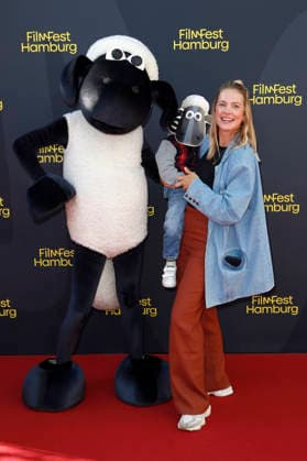 Svenja Holtmann with her son Louie at the premiere of the movie *Shaun the Sheep: The Beast of Mossy Bottom* at the 34th Filmfest Hamburg 2026 at Cinemaxx Dammtor in Hamburg, September 25, 2026 Foto:xC.xTamckex xFuturexImagex shaun_6906